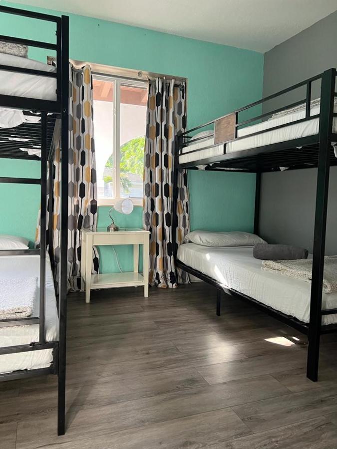 Brazilian Home Коръл Гейбълс Стая снимка